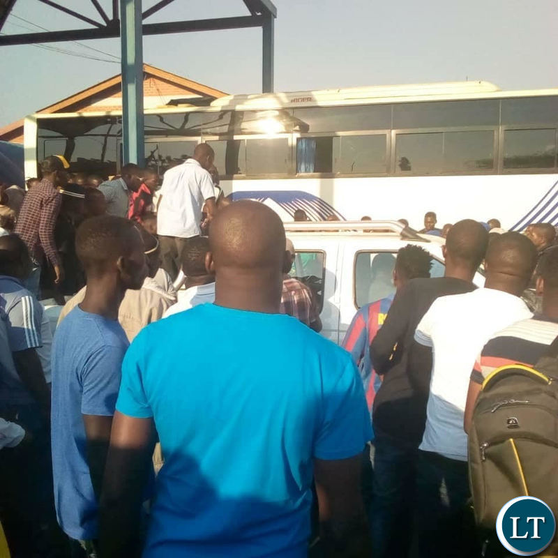 Zimbabwe police picking up Tendai Biti at Chirundu border post