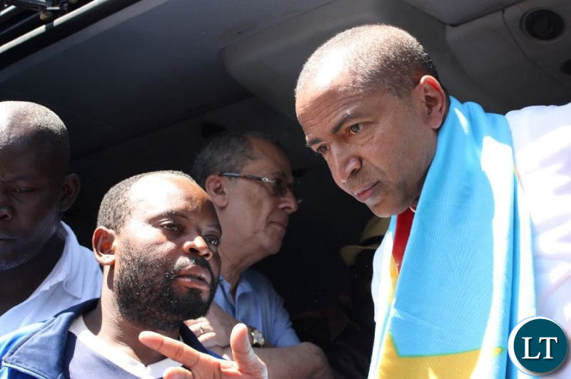 Moise Katumbi being welcomed by his supporters at Kasumbalesa border post
