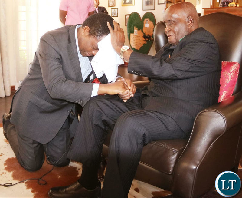 Dr Kaunda “blesses” HH after the meeting