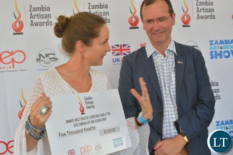 Jenny Chapple winnerof most creactive arts with British High commissioner,Fergus Cochrane-Dyet during the Zambian Artisan Awards in Lusaka.