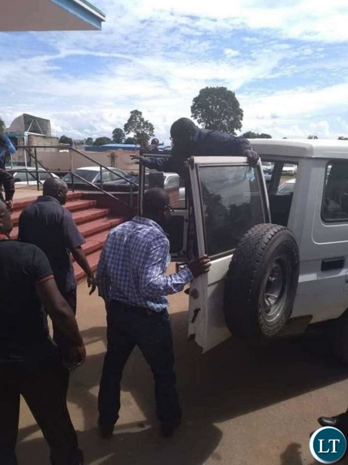 Dr Kambwili arriving at Luanshya Central Police Station