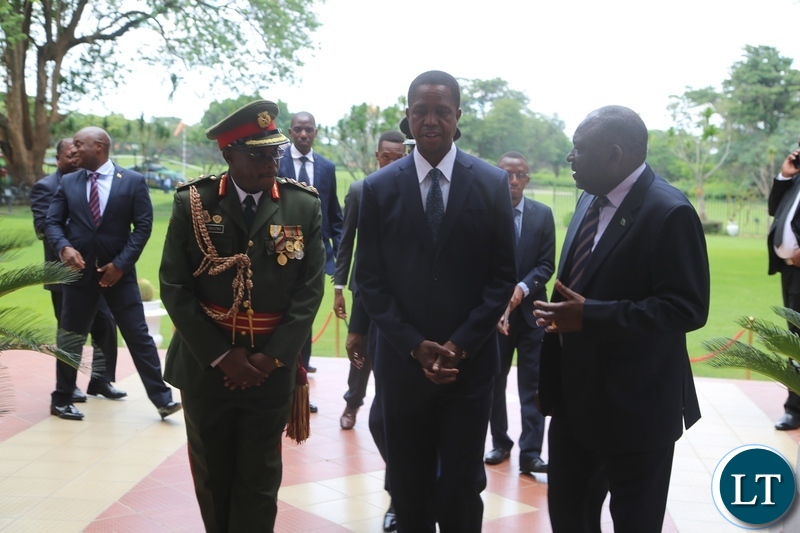 President Edgar Lungu confers with the Newly appointed Zambia Army Commander Lt. Gen. William Sikazye (l) and Defence Minister Davies Chama (r) shortly after the swearing in ceremony at State House