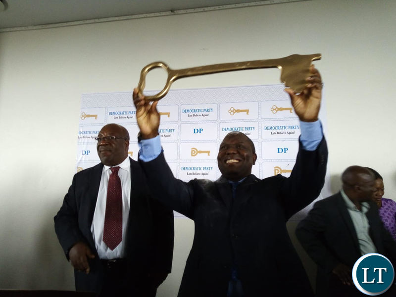 DA President Harry Kalaba shows the party symbol during the press briefing in Lusaka