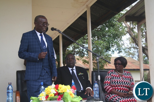 Newly appointed North-Western permanent secretary Willies Mangimela (l) addresses civil servants based in Solwezi outside the Boma conference hall (2)