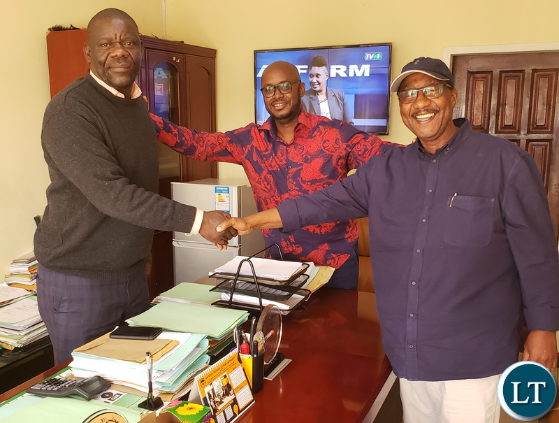 Former UPND President Geoffrey Mwanba meeting with PF Secretary general Davies Mwila while the party's media director Sunday Chanda looks on