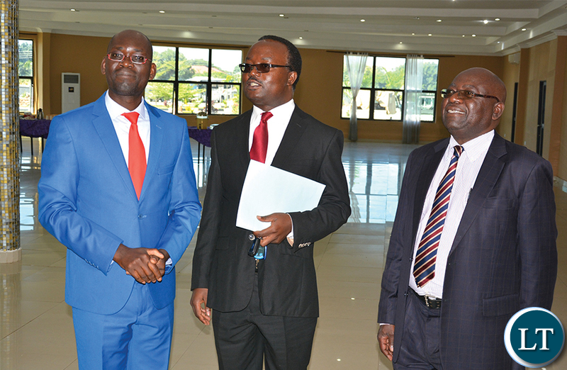 Isaac Chipampe (center)