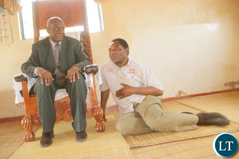 HH greeting Senior Chief Muneku of Kaoma