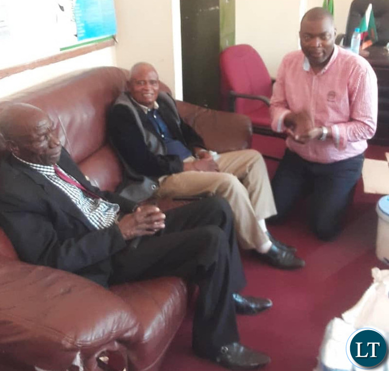 Lusaka Province Minister Bowman Lusambo kneels to greet Chiefs Mphuka and Mbuluma in Luangwa on Thursday