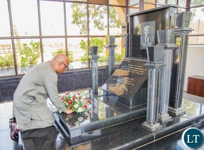 MMD President Nevers Mumba at the burial sites of late President Chiluba and Mwanawasa.