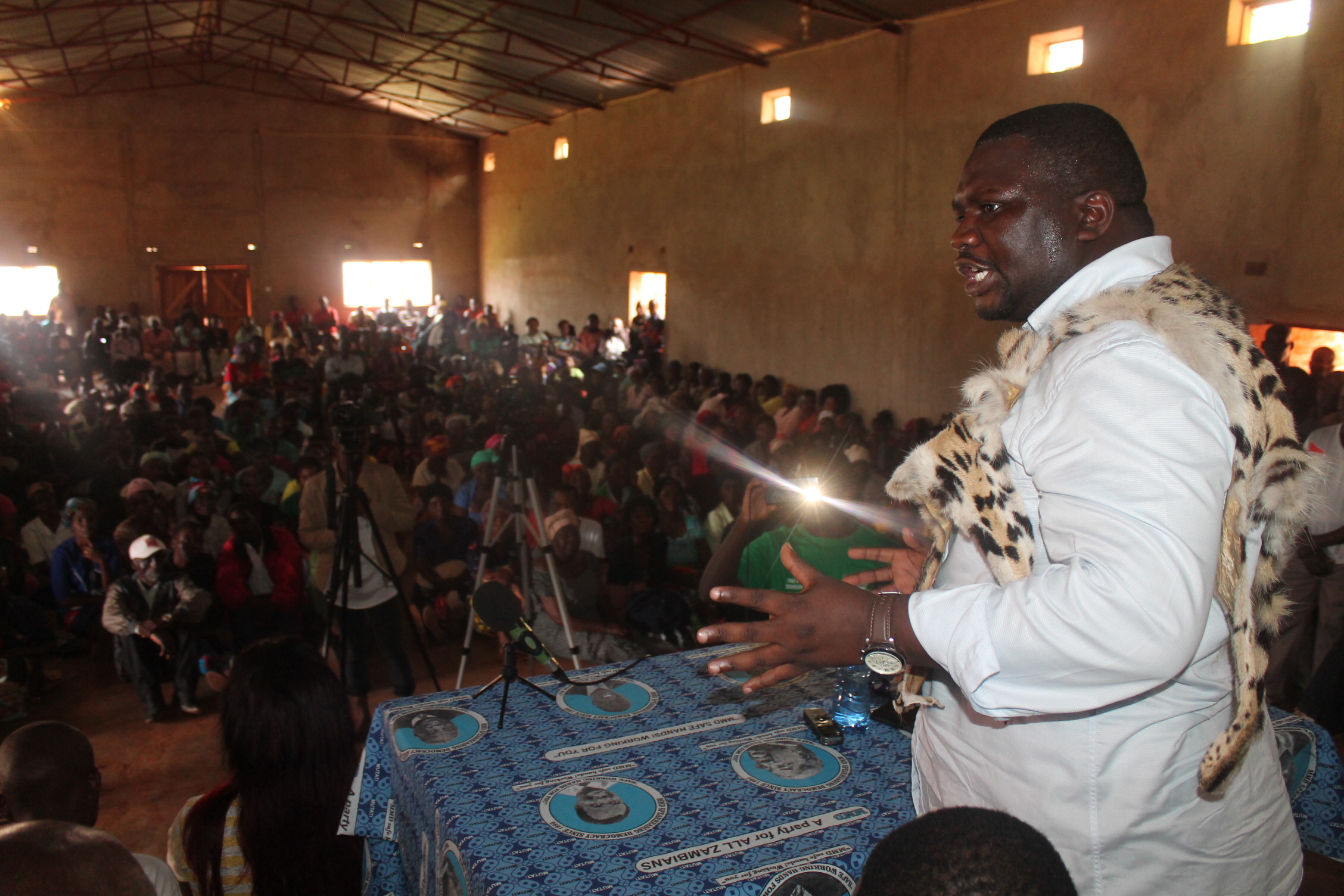Raphael Nakacinda addressing some MMD members in Eastern Province