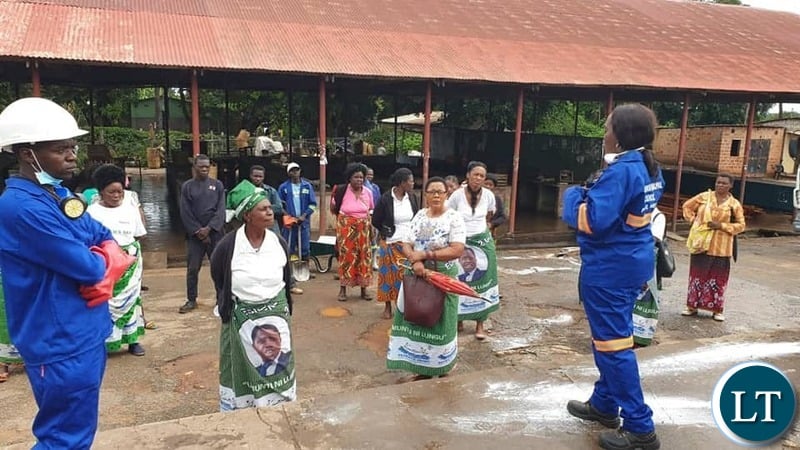 Luanshya Mayor Nathan Chanda led a sizable team, which included some ward councillors council directors and members of the municipality fire and rescue team who sprayed disinfectants and other chemicals aimed at killing germs starting from Zaone Market, Buseko, Mpatamato , Roan , Kalala Market in Mikonfwa , the team members took turns in spraying and cleaning the environment while the traders who have been sensitised about significance of the 48 hours Markets Spraying and Cleaning exercise stayed away.