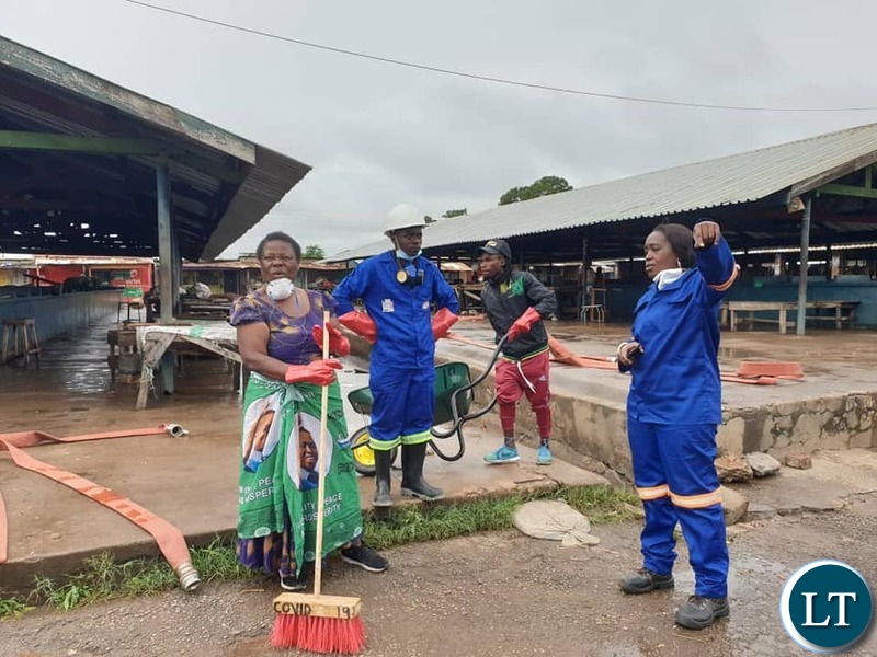 Luanshya Mayor Nathan Chanda led a sizable team, which included some ward councillors council directors and members of the municipality fire and rescue team who sprayed disinfectants and other chemicals aimed at killing germs starting from Zaone Market, Buseko, Mpatamato , Roan , Kalala Market in Mikonfwa , the team members took turns in spraying and cleaning the environment while the traders who have been sensitised about significance of the 48 hours Markets Spraying and Cleaning exercise stayed away.