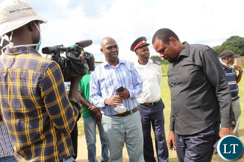 Copperbelt Minister Hon. Japhen Mwakalombe joined and led a team that went round the City of Ndola checking on the compliance levels from bar owners, church leaders and residents themselves.
