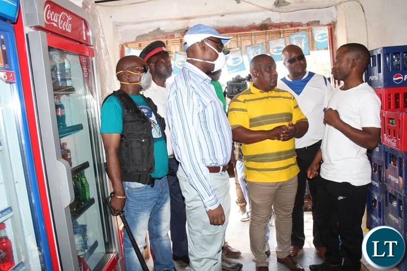 Copperbelt Minister Hon. Japhen Mwakalombe joined and led a team that went round the City of Ndola checking on the compliance levels from bar owners, church leaders and residents themselves.