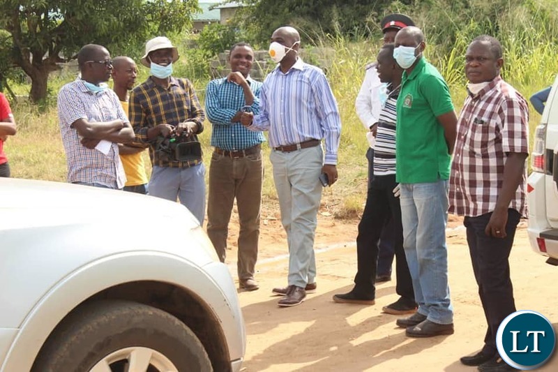 Copperbelt Minister Hon. Japhen Mwakalombe joined and led a team that went round the City of Ndola checking on the compliance levels from bar owners, church leaders and residents themselves.
