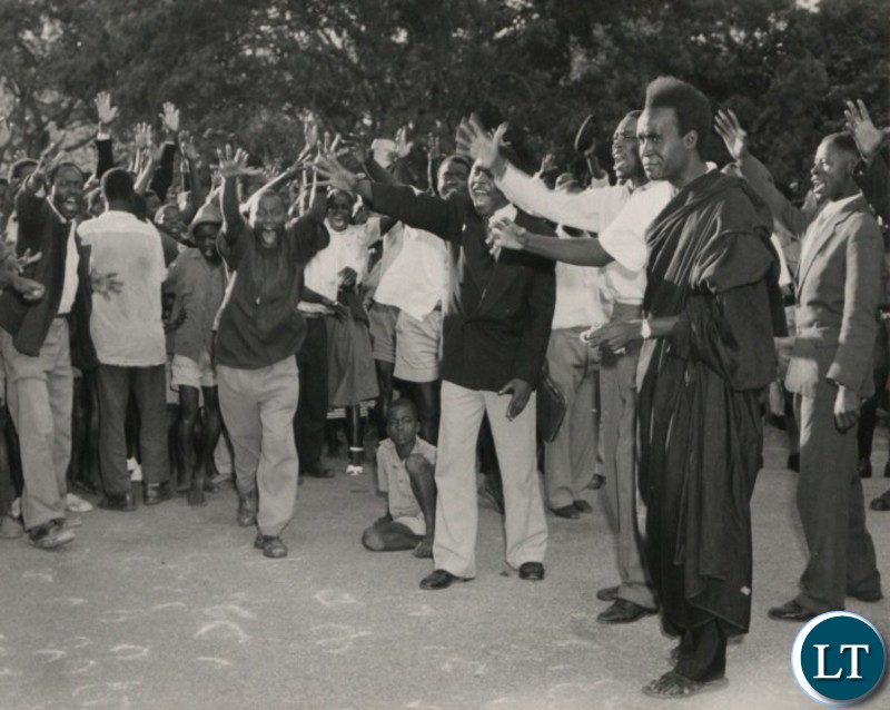 Dr. Kenneth Kaunda with United National Independence Party supporters after a meeting with Iain Macleod, Colonial Secretary, March 1960. Source: UK National Archives