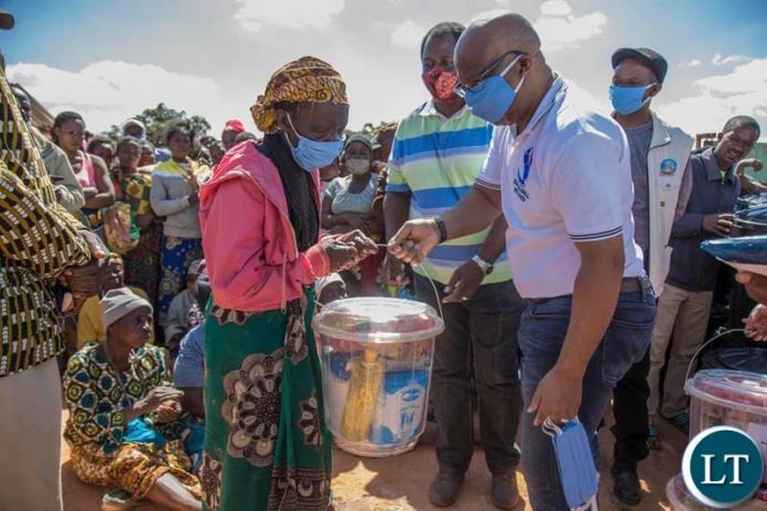 Nevers Mumba Giving Away away food packs to the elderly and vulnerable people