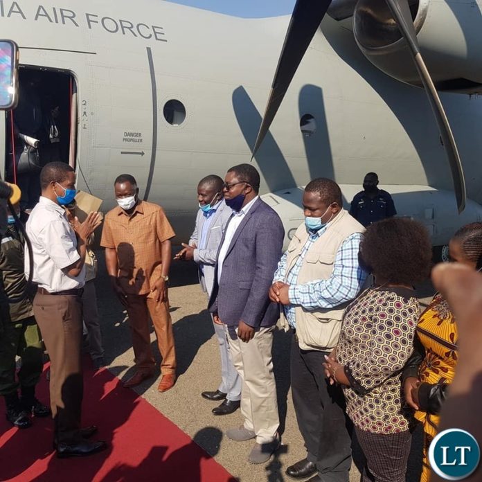 President Edgar Lungu being welcomed by Cabinet Ministers, Members of Parliament and Permanent Secretaries upon arrival at Mongu Airport .