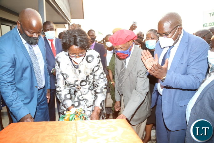 Vice President Inonge Wina, Ngambela Mukela Manyando and Minister of Health Chitalu Chilufya cutting the ribbon to officially commissioning the Lealui Mini hospital in Lealui western province Vice President Inonge Wina, Ngambela Mukela Manyando and Minister of Health Chitalu Chilufya cutting the ribbon to officially commissioning the Lealui Mini hospital in Lealui western province