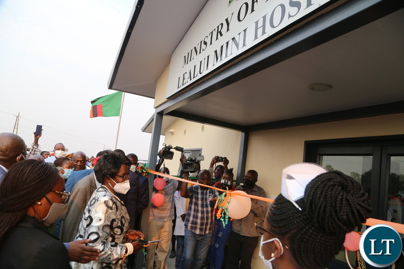 Vice President Inonge Wina officially commissioned the Lealui Mini hospital in Lealui western province 
