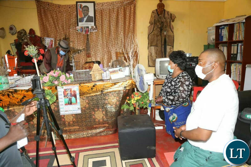 PF Copperbelt Province Mobilisation Committee Chairman Bowman Lusambo leads his team in greeting Senior Chief Nkana at his palace on Saturday.