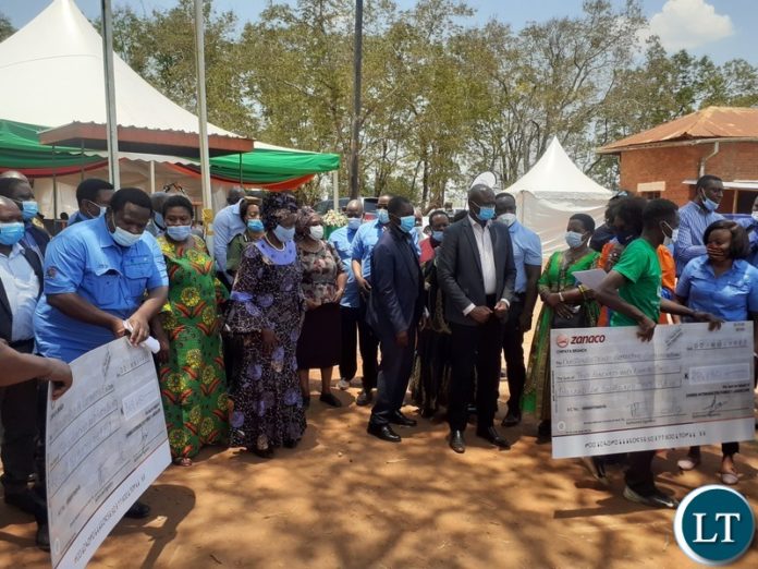 Vice-President Inonge Mutukwa Wina and Minister of National Development Planning Alexander Chiteme hand over Zambia Integrated Forest Landscape Projects grants cheques to Sinda Member of Parliament Masauso Phiri and some of his constituents in Chapata on 17 October 2020. PHOTO | MNDP Vice-President Inonge Mutukwa Wina and Minister of National Development Planning Alexander Chiteme hand over Zambia Integrated Forest Landscape Projects grants cheques to Sinda Member of Parliament Masauso Phiri and some of his constituents in Chapata on 17 October 2020. PHOTO | MNDP