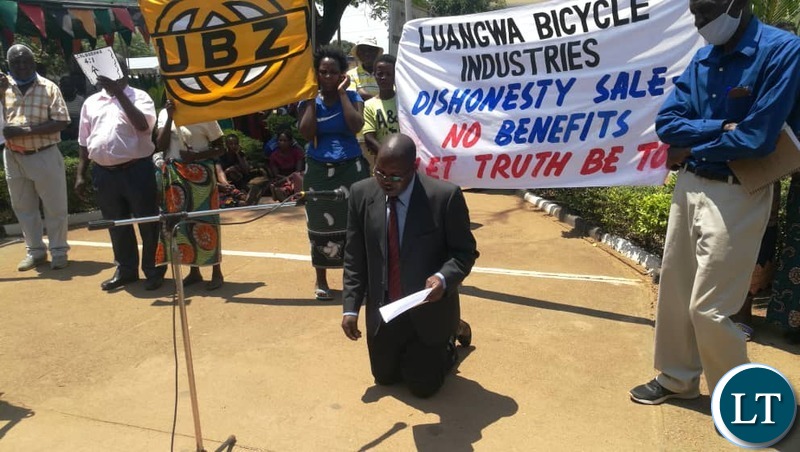 Former employees of Luangwa Bicycle Industries, United Bus of Zambia (UBZ) and Lint Company of Zambia (LINTCO) during a Protest march