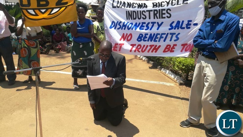 Former employees of Luangwa Bicycle Industries, United Bus of Zambia (UBZ) and Lint Company of Zambia (LINTCO) during a Protest march