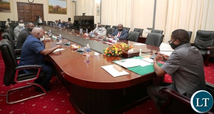President Edgar Chagwa Lungu in a meeting with the Mineworkers Union of Zambia (MUZ) President Joseph Chewe, National Union of Mines Allied workers Union Mames Chansa and union officials who called on him at State House on Wednesday, 7th October, 2020. The meeting was also attended by Mines Minister Richard Musukwa and other Government officials. Picture by Eddie Mwanaleza/State House. President Edgar Chagwa Lungu in a meeting with the Mineworkers Union of Zambia (MUZ) President Joseph Chewe, National Union of Mines Allied workers Union Mames Chansa and union officials who called on him at State House on Wednesday, 7th October, 2020. The meeting was also attended by Mines Minister Richard Musukwa and other Government officials. Picture by Eddie Mwanaleza/State House.