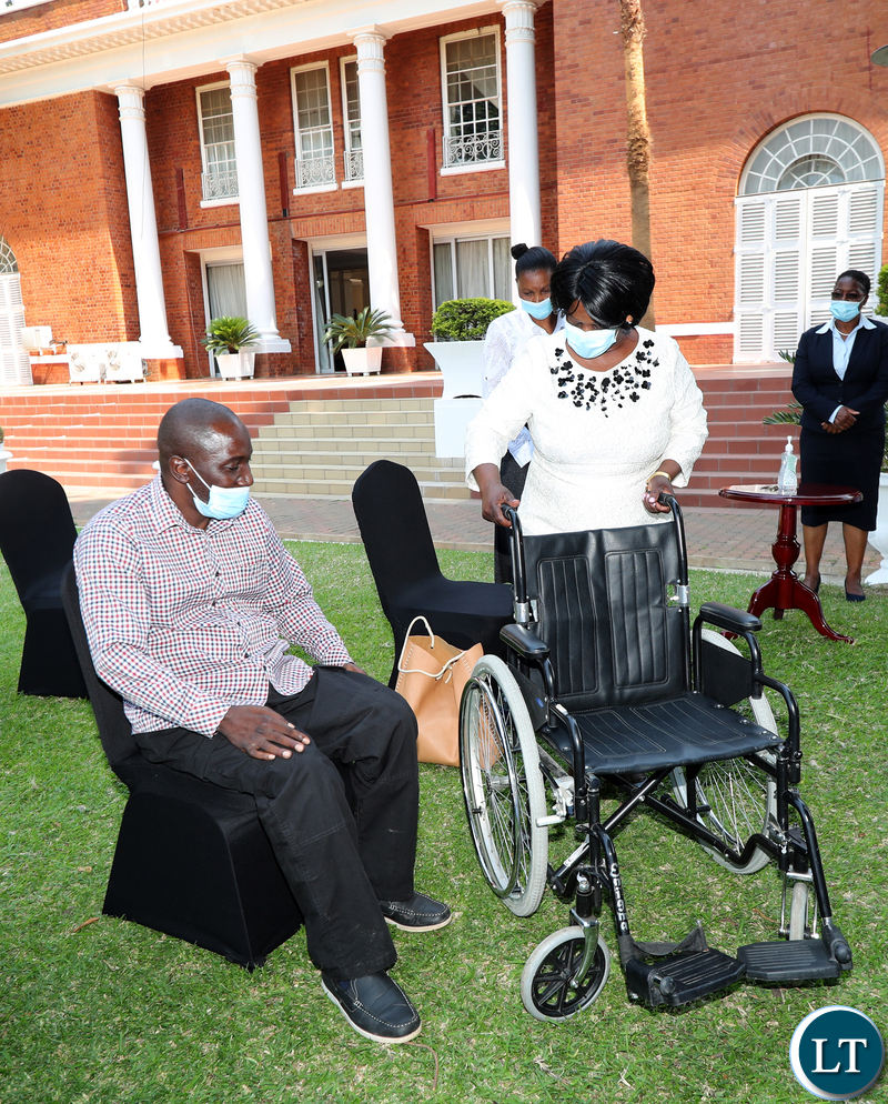 From right to left: Bank of Zambia Governor Christopher Mphanza Mvunga, Electoral Commission of Zambia Chairperson Esau Chulu, Finance Minister Dr Bwalya Ng’andu and Electoral Commission of Zambia Chief Electoral Officer Patrick Nshindano after the swearing-in ceremony at State House today Tuesday, 6 October, 2020