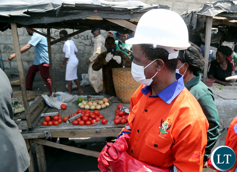 President Edgar Lungu tours Market after the Keep Zambia clean in Mandevu 9249