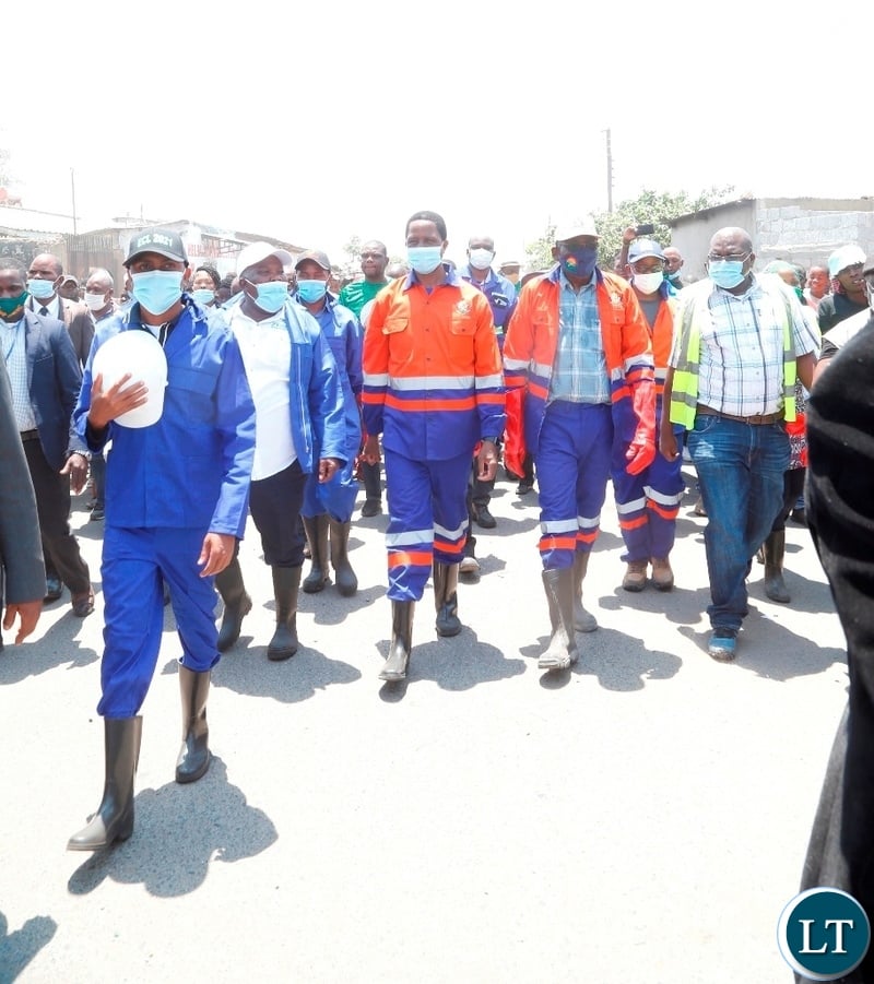 President Edgar Lungu  and Ministers tour mandevu markert during the drainage clean up exercise in Lusaka.