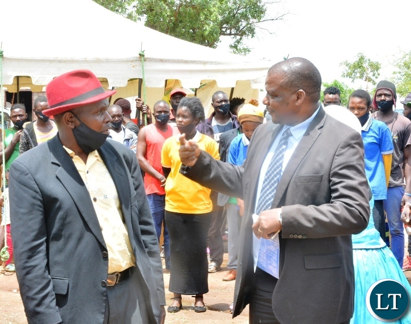 Headman Kakote talks to Ministry of Mines Director of Geological Survey Chipilauka Mukofu during the launch of Kaiko Women's Club Bore hole initiative in Shantumbu