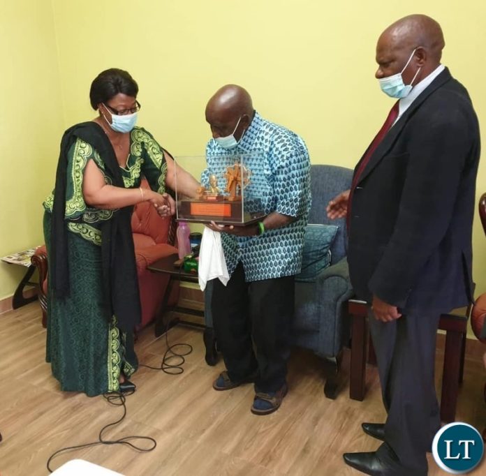 Zambia's High Commissioner to India, Judith Kapijimpanga, presents a memento to Zambia's First Republican President Dr. Kenneth Kaunda from Gandhi Smriti Museum