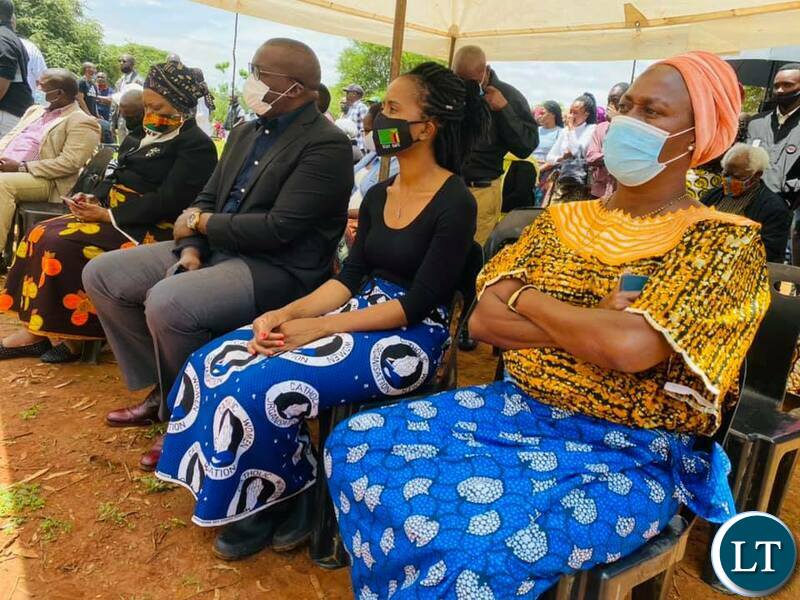 Minister of Religious Affairs Godfridah Sumaili, Attorney General Likando Kalaluka, PF Nkoloma ward councillor Tasila Lungu-Mwansa, and PF deputy Secretary General Mumbi Phiri were among the hundreds of mourners who attended the burial of State Prosecutor Nsama Nsama, at memorial park this morning.