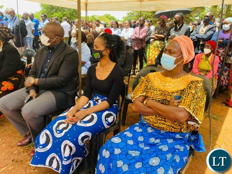 Attorney General Likando Kalaluka, PF Nkoloma ward councillor Tasila Lungu-Mwansa, and PF deputy Secretary General Mumbi Phiri were among the hundreds of mourners who attended the burial of State Prosecutor Nsama Nsama, at memorial park