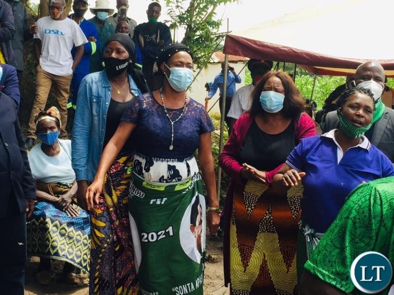 Mumbi Phiri  leads scores of Copperbelt residents in paying their last respect to  Timothy Walamba
