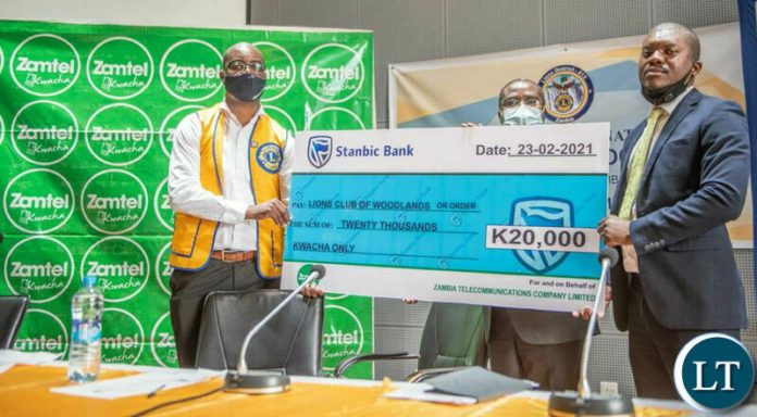The Levy Mwanawasa University Teaching Hospital Senior Medical Superintendent Dr. Penias Tembo holds a cheque presented to Lions Club of Woodlands President Kabwe Kandeke from Zamtel Senior Manager for Mobile Money Mulenga Masinja. The Levy Mwanawasa University Teaching Hospital Senior Medical Superintendent Dr. Penias Tembo holds a cheque presented to Lions Club of Woodlands President Kabwe Kandeke from Zamtel Senior Manager for Mobile Money Mulenga Masinja.