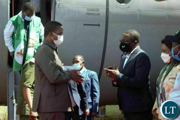 EASTERN Province Minister, Makebi Zulu, welcmes President Edgar Lungu at Chipata airport yesterday. PICTUE BY STEPHEN MUKOBEKO/ZANIS EASTERN Province Minister, Makebi Zulu, welcmes President Edgar Lungu at Chipata airport yesterday. PICTUE BY STEPHEN MUKOBEKO/ZANIS
