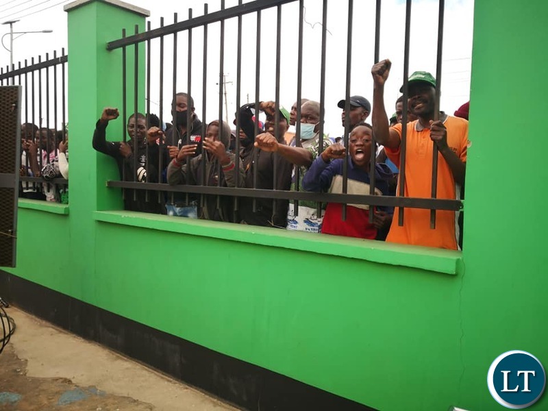 PF cadres who could not get a spot happy to following the proceedings behind the fence to the party's Secretariate