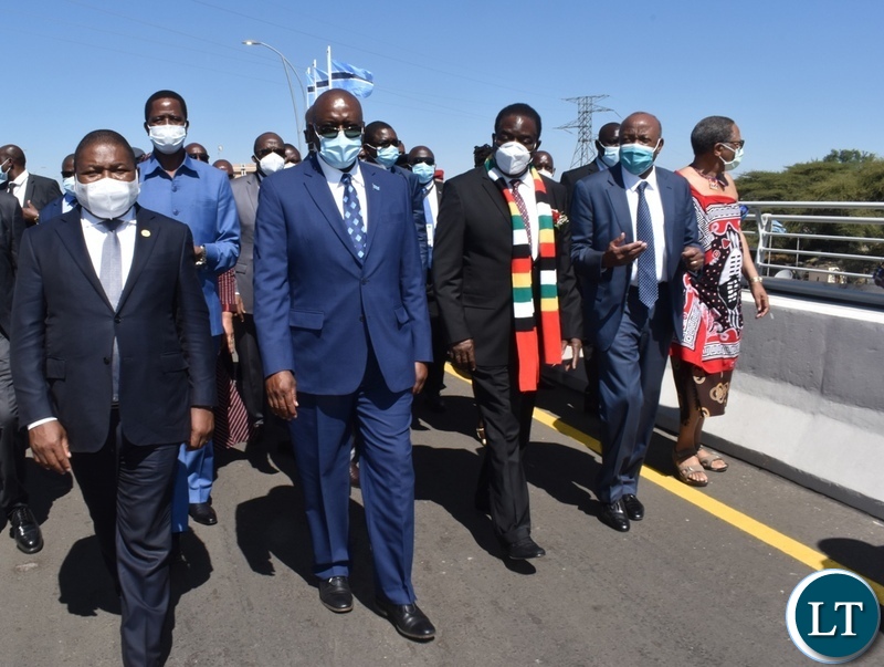 Heads of states touring the Kazungula bridge