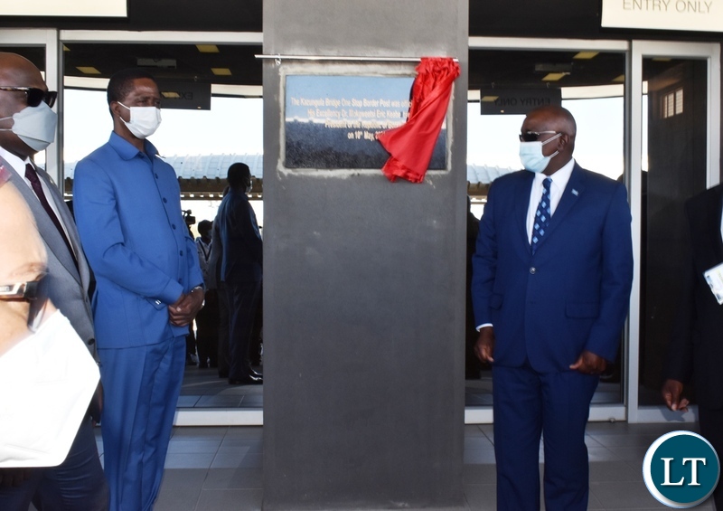 President of Botswana Mokgweetsi Masisi unveils the plaque to officially open the Kazungula one stop border post whilst President Edgar Lungu looks on