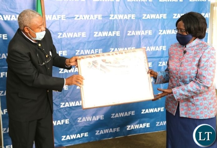 Vice President Inonge Wina receive a present from Zambia Water Forum Exhibition Chairperson Imasiku Nyambe, the present is for her contribution towards the water sector shortly after the virtual meeting yesterday. Monday, June 7, 2021. Picture by ROYD SIBAJENE/ZANIS Vice President Inonge Wina receive a present from Zambia Water Forum Exhibition Chairperson Imasiku Nyambe, the present is for her contribution towards the water sector shortly after the virtual meeting yesterday. Monday, June 7, 2021. Picture by ROYD SIBAJENE/ZANIS