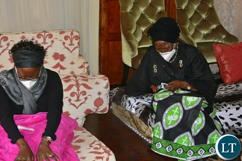 Vice-President ,Inonge Wina breaks down when she visited the funeral house for the Late former Frist President of Zambia Dr Kenneth Kaunda In Lusaka.