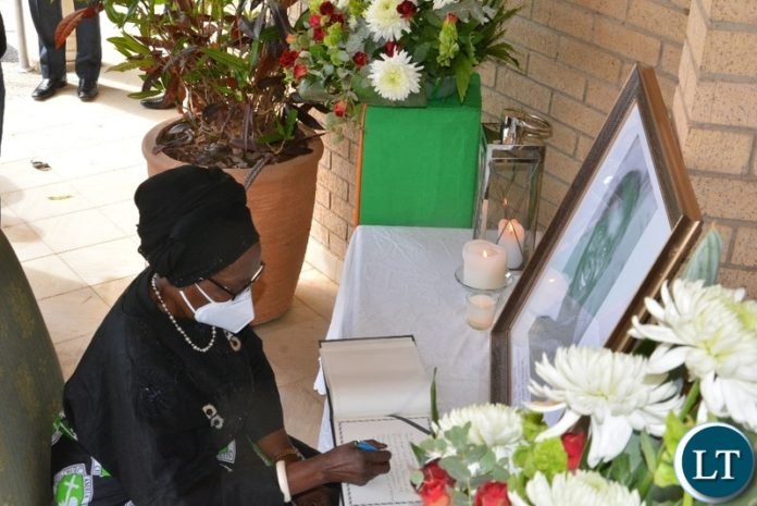 Vice-President ,Inonge Wina signs the book of condolence at KK 's funeral house, for the Late former Frist President of Zambia Dr Kenneth Kaunda In Lusaka. Vice-President ,Inonge Wina signs the book of condolence at KK 's funeral house, for the Late former Frist President of Zambia Dr Kenneth Kaunda In Lusaka.
