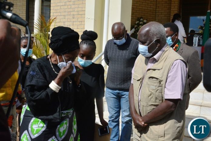 Vice-President ,Inonge Wina consoles Panji Kaunda when she visited the funeral house for the Late former Frist President of Zambia Dr Kenneth Kaunda In Lusaka. Vice-President ,Inonge Wina consoles Panji Kaunda when she visited the funeral house for the Late former Frist President of Zambia Dr Kenneth Kaunda In Lusaka.