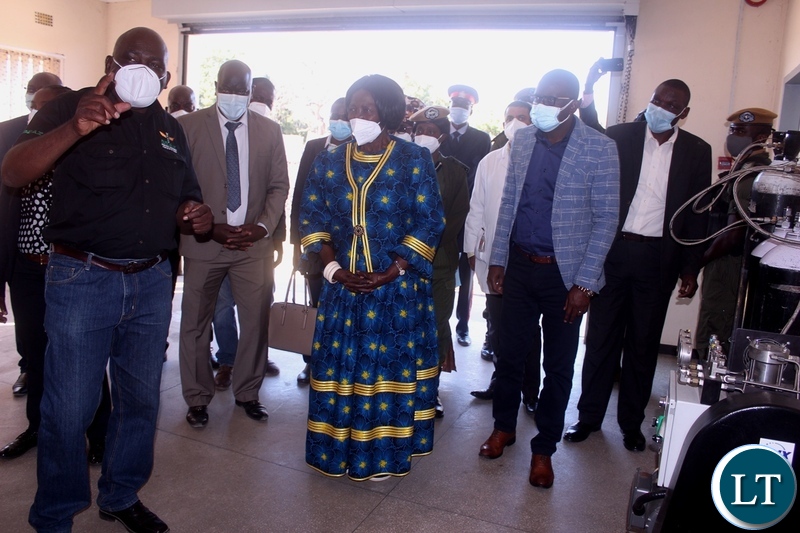 Lewanika General Hospital Principal Medical Equipment Officer Elias Luhana (l) explains to Vice President Inonge Wina (c) on how oxygen flows from the plant to the patients in the wards during the inspection of the oxygen plant at Lewanika General Hospital in Mongu Western Province