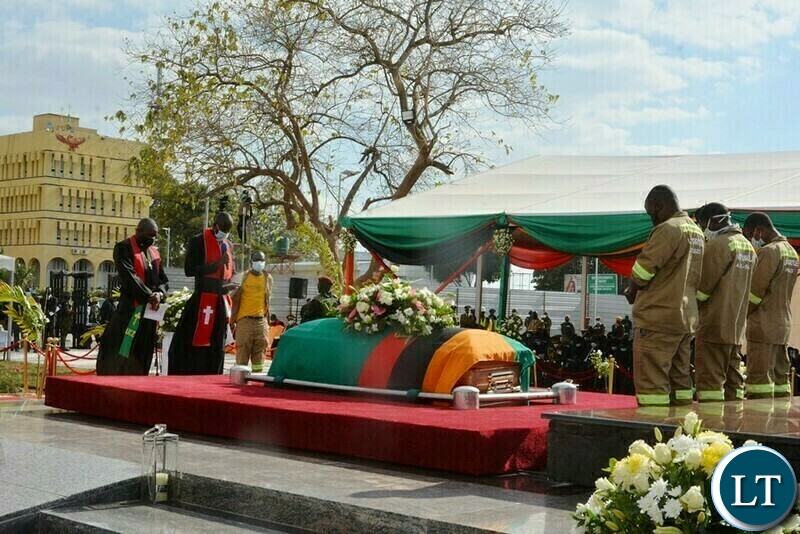 Lowering the casket of the late President  into his resting place 