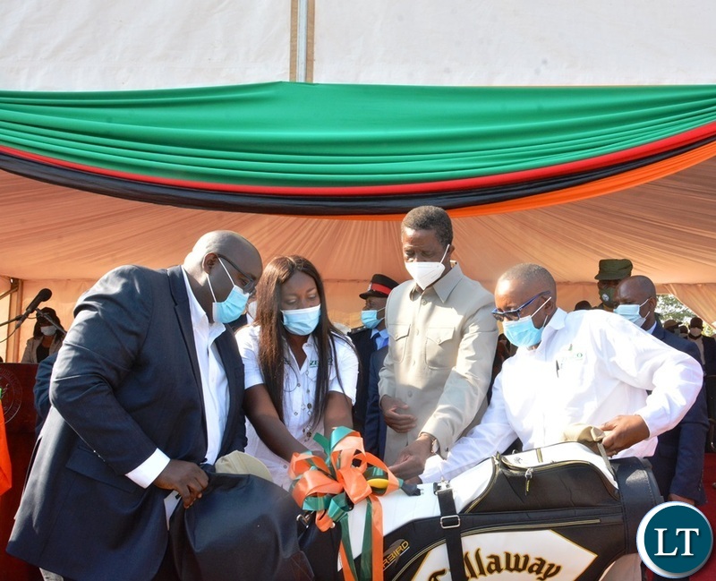 Sinohydro Representative present a gift to President edgar Lungu after commissioning of the Kafue lower hydro power station in chikankata