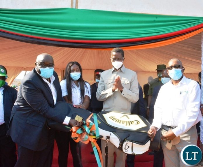 Sinohydro Representative present a gift to President edgar Lungu after commissioning of the Kafue lower hydro power station in chikankata Sinohydro Representative present a gift to President edgar Lungu after commissioning of the Kafue lower hydro power station in chikankata